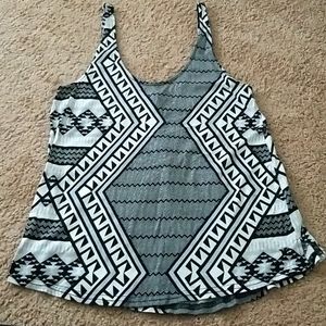 Hurley Medium black & white pattern tank top